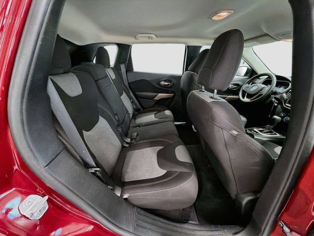 Used 2017 Jeep Cherokee Sport FWD image 20