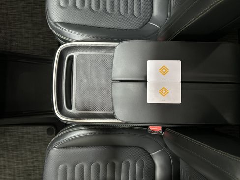Used 2024 Rivian R1S Adventure AWD/4WD image 31