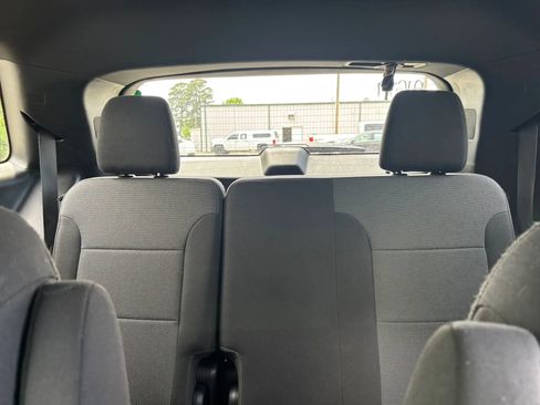 Used 2022 Chevrolet Traverse LT FWD image 13