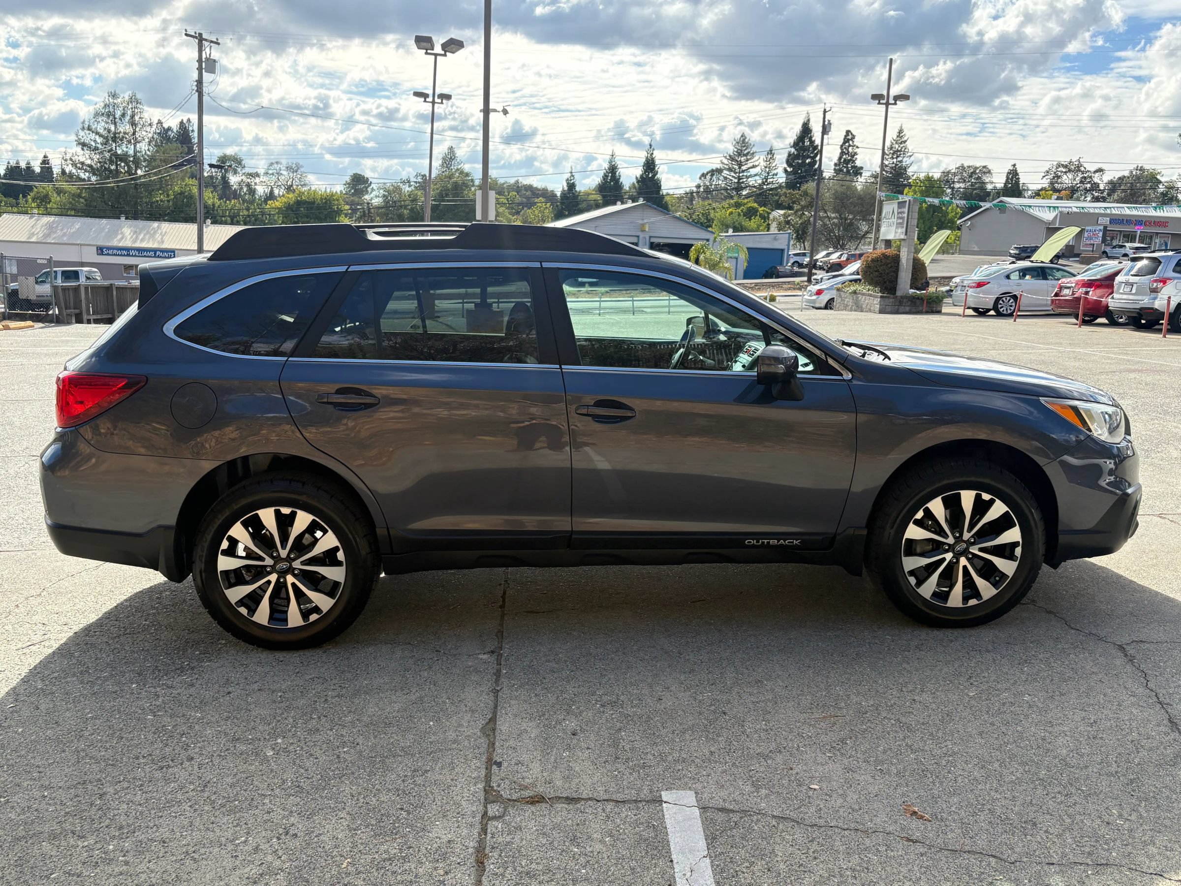 Used 2017 Subaru Outback 3.6R Limited AWD/4WD image 7