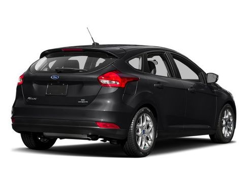 Used 2017 Ford Focus SE w/ Cold Weather Package FWD image 2