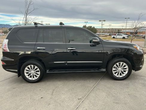 Used 2019 Lexus GX 460 image 9