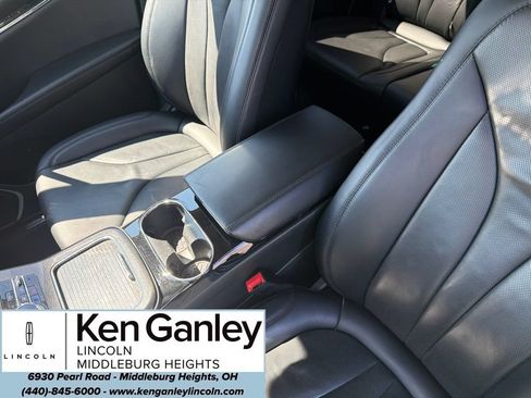 Used 2023 Lincoln Nautilus Reserve AWD/4WD image 18