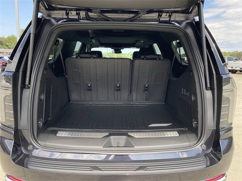 New 2025 Chevrolet Suburban Premier image 27