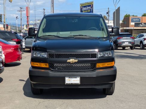 New 2026 Chevrolet Express 3500 RWD image 2