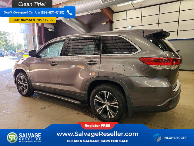 Used 2019 Toyota Highlander LE AWD/4WD image 3