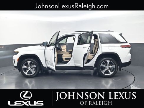 Used 2024 Jeep Grand Cherokee Limited w/ Luxury Tech Group II AWD/4WD image 35