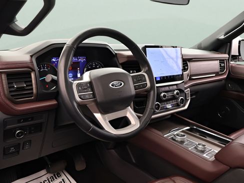 Used 2024 Ford Expedition Limited AWD/4WD image 12