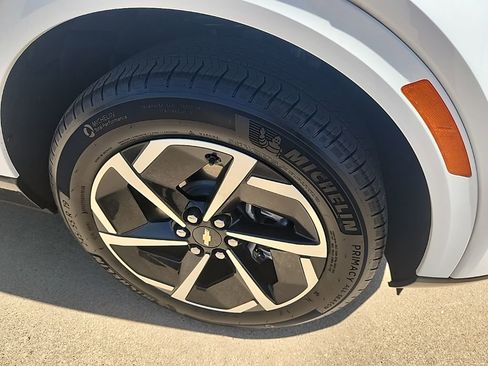 Certified 2025 Chevrolet Equinox EV LT w/ Convenience Package image 11