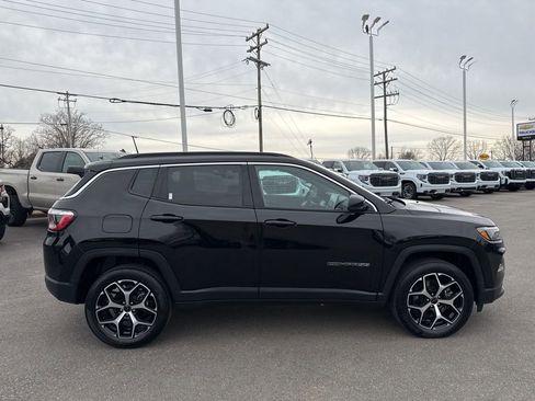 Used 2025 Jeep Compass Limited AWD/4WD image 6