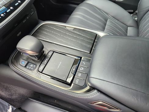 Used 2022 Lexus LS 500 AWD w/ Executive Package image 20