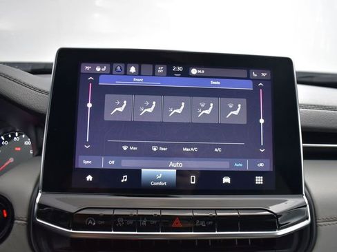 Used 2024 Jeep Compass Limited image 23