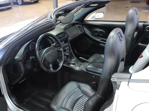 Used 2002 Chevrolet Corvette Convertible w/ Preferred Equipment Group1 image 26