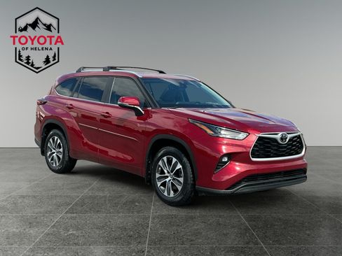 Certified 2024 Toyota Highlander XLE FWD image 7