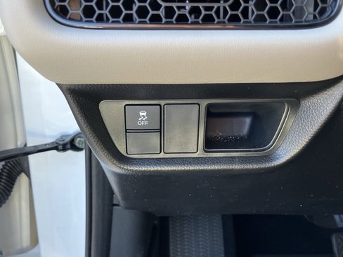 Used 2025 Honda HR-V LX image 19