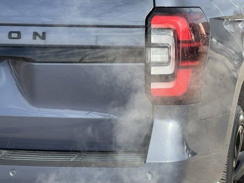 Used 2022 Ford Expedition Limited image 6