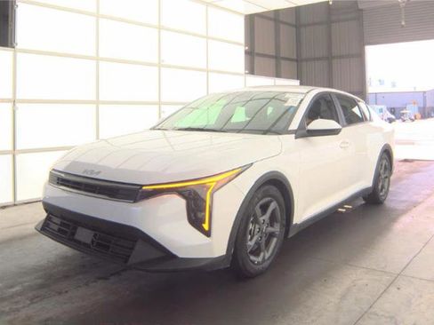Used 2025 Kia K4 FWD image 9