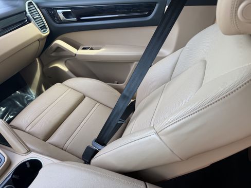 Certified 2021 Porsche Cayenne AWD/4WD image 19