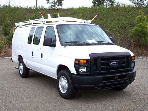 Used 2009 Ford E-350 and Econoline 350 Extended Super Duty image 3