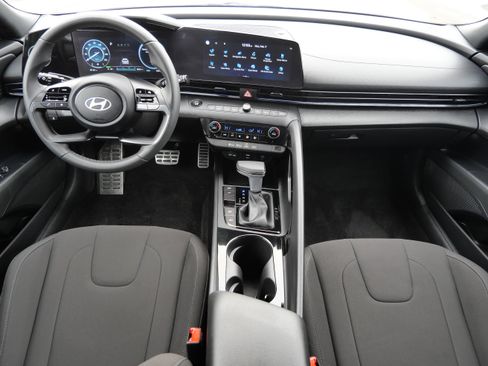 Certified 2025 Hyundai Elantra SEL image 10