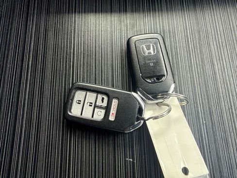 Used 2016 Honda Pilot Touring image 14