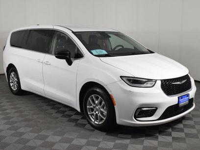 Used 2024 Chrysler Pacifica Touring-L