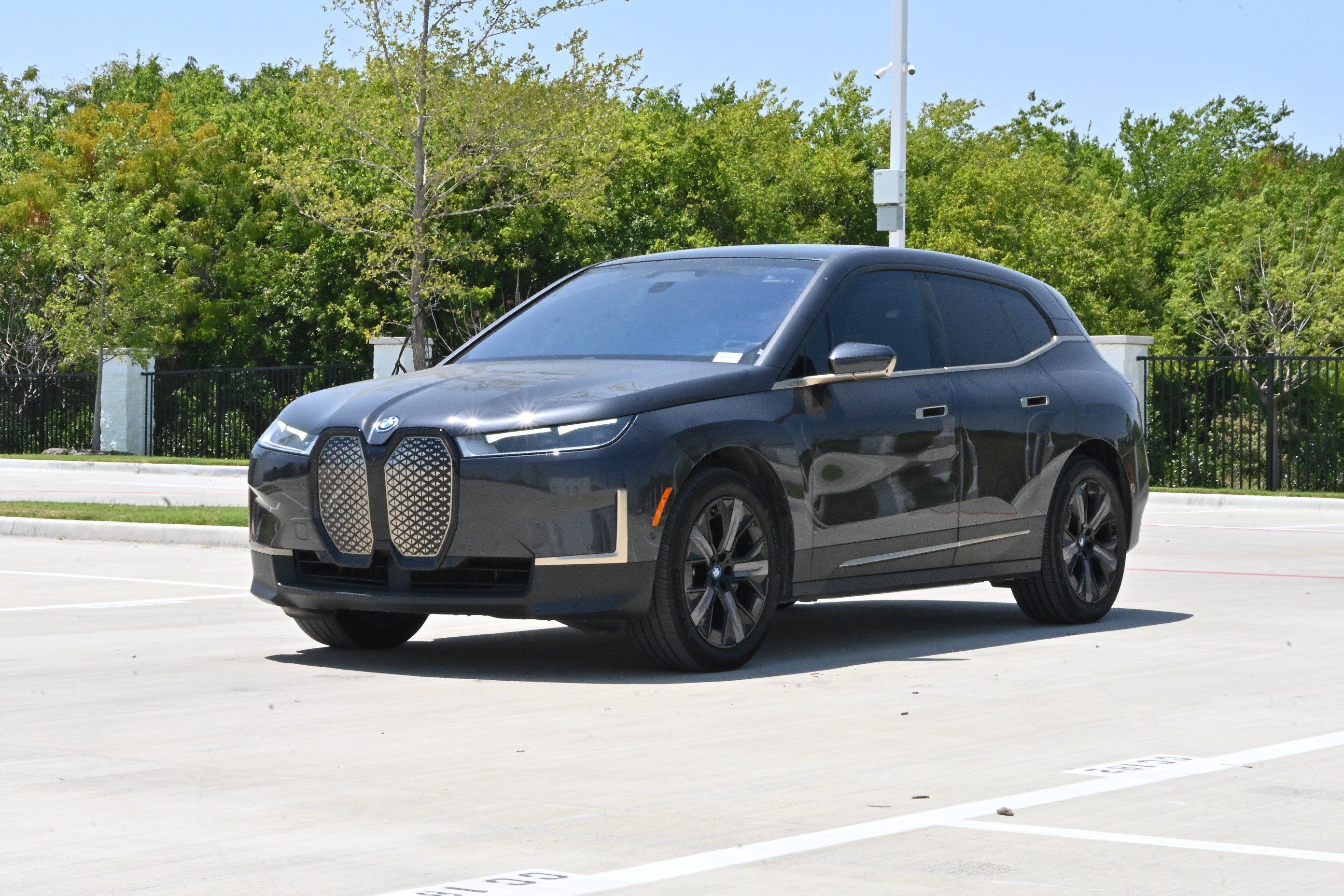 Certified 2024 BMW iX xDrive50 w/ Premium Package AWD/4WD image 5