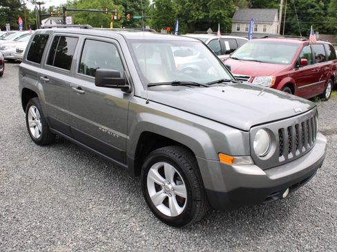 Used 2013 Jeep Patriot Latitude w/ Sun/Sound Group AWD/4WD image 4