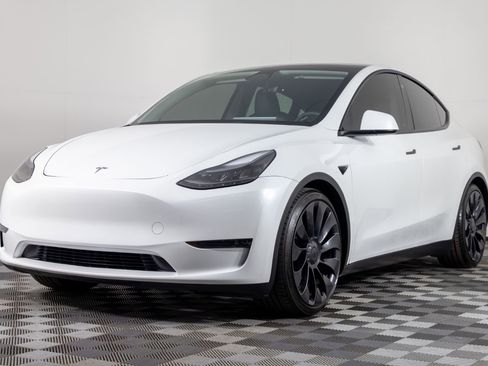 Used 2023 Tesla Model Y Long Range image 2