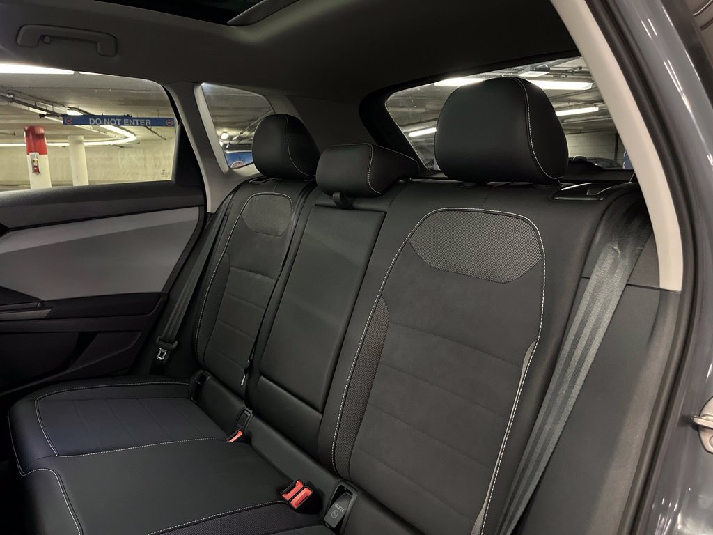 Used 2023 Volkswagen Taos SE w/ Panoramic Sunroof Package AWD/4WD image 23