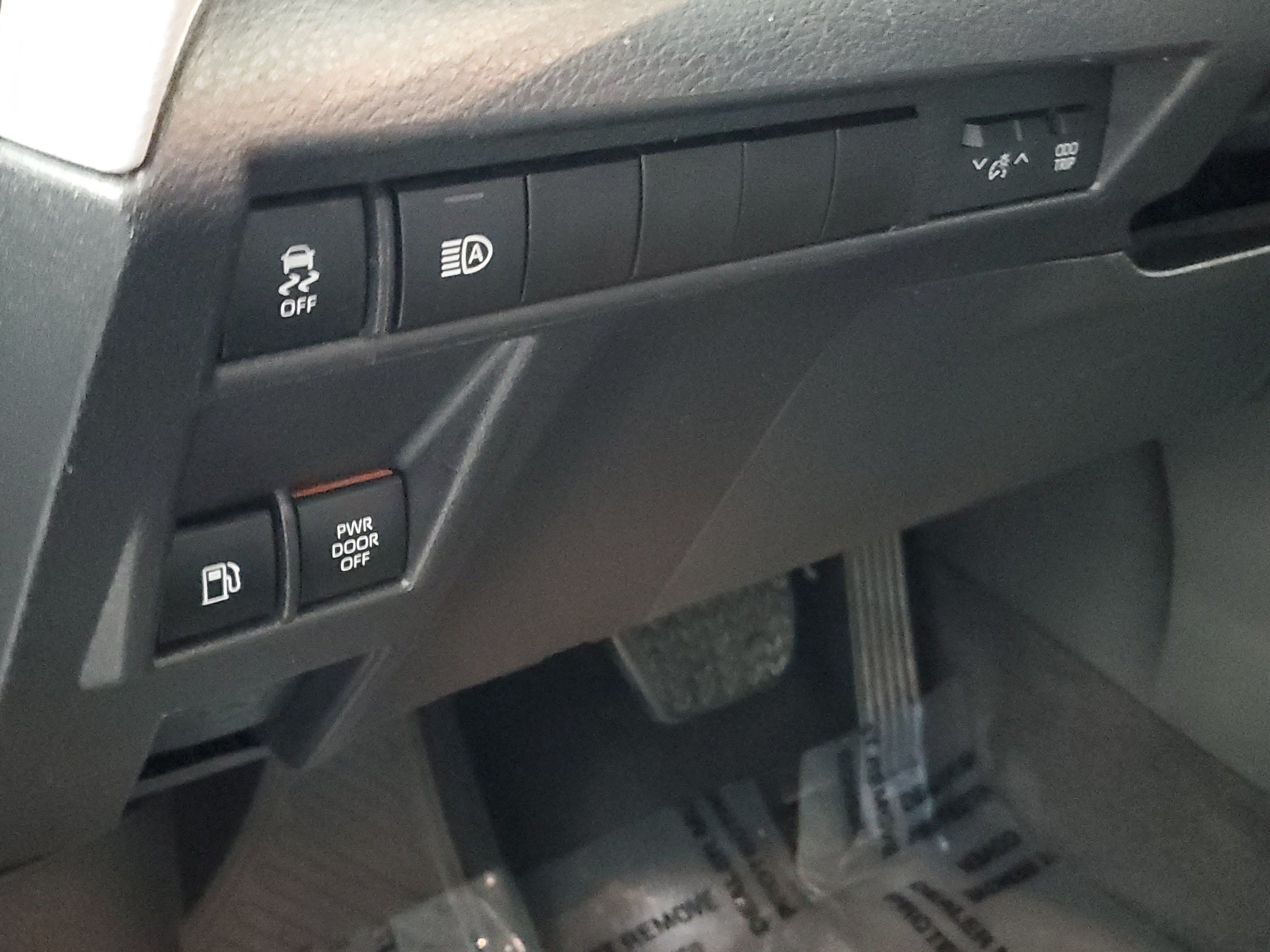 Certified 2025 Toyota Sienna XLE FWD image 25