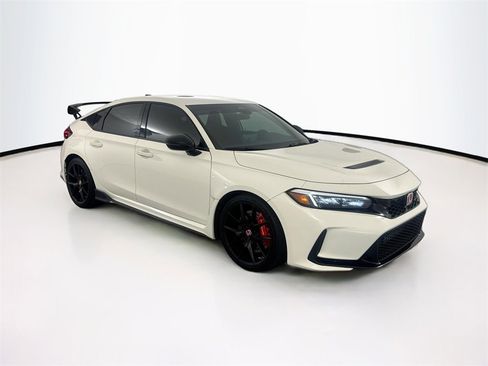 Used 2023 Honda Civic Type R image 3