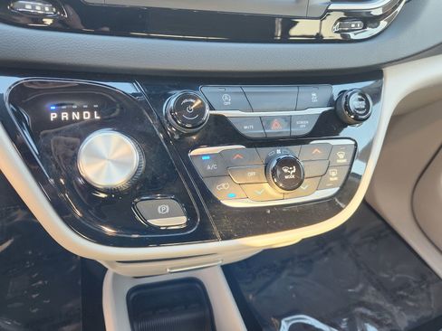 Used 2023 Chrysler Voyager LX image 45