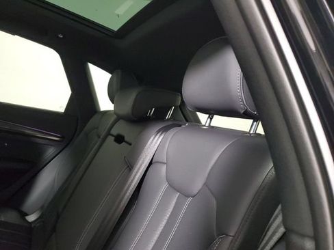 Used 2023 Audi SQ5 Prestige AWD/4WD image 9