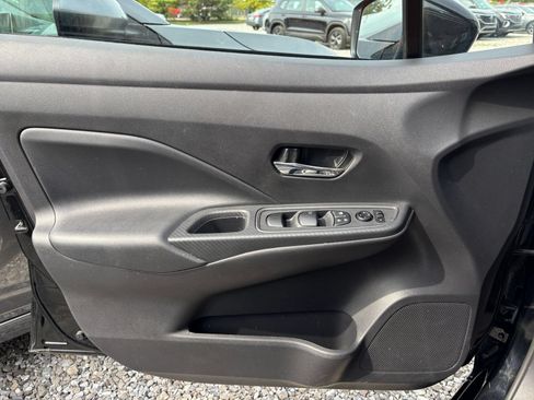 Used 2025 Nissan Versa SV FWD image 18