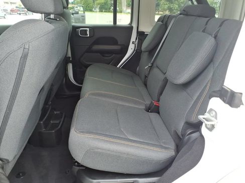 Used 2025 Jeep Wrangler Unlimited Sahara AWD/4WD image 22