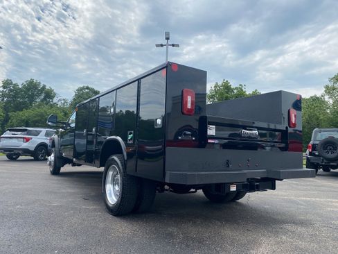 New 2026 Ford F550 4x4 Crew Cab image 8