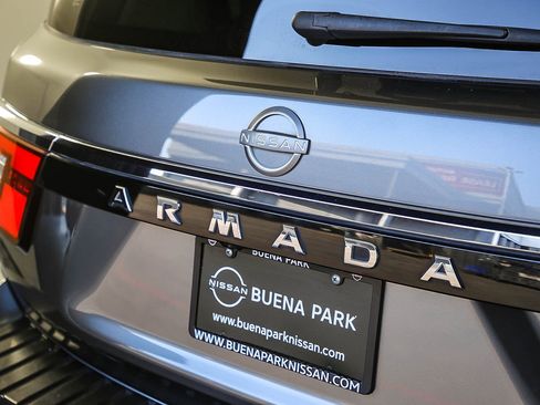 Used 2023 Nissan Armada SL w/ Captain's Chairs Package image 8