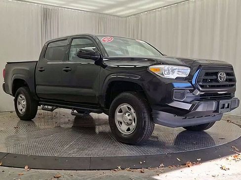 Certified 2022 Toyota Tacoma SR image 5