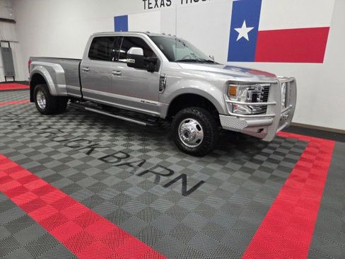 Used 2020 Ford F350 Lariat w/ Lariat Value Package AWD/4WD image 14