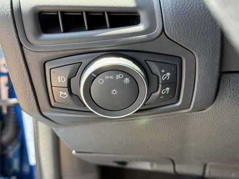 Used 2018 Ford Focus SE w/ SE Appearance Package FWD image 37