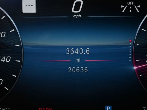 Used 2023 Mercedes-Benz GLC 300 4MATIC image 10