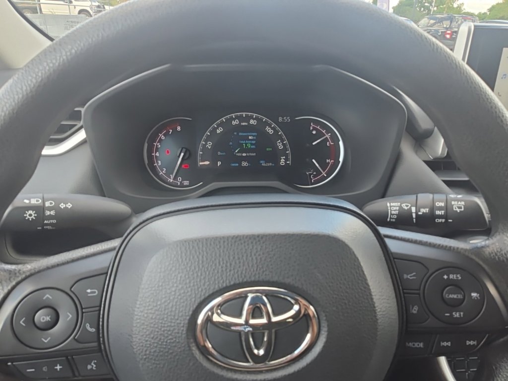 Used 2025 Toyota RAV4 XLE AWD/4WD image 32