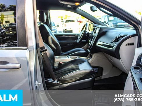 Used 2017 Dodge Grand Caravan SXT FWD image 20