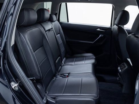 Used 2021 Volkswagen Tiguan SE image 24