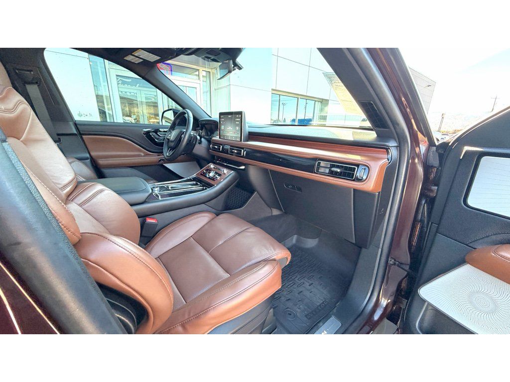 Used 2023 Lincoln Aviator Reserve w/ Equipment Group 201A RWD image 9