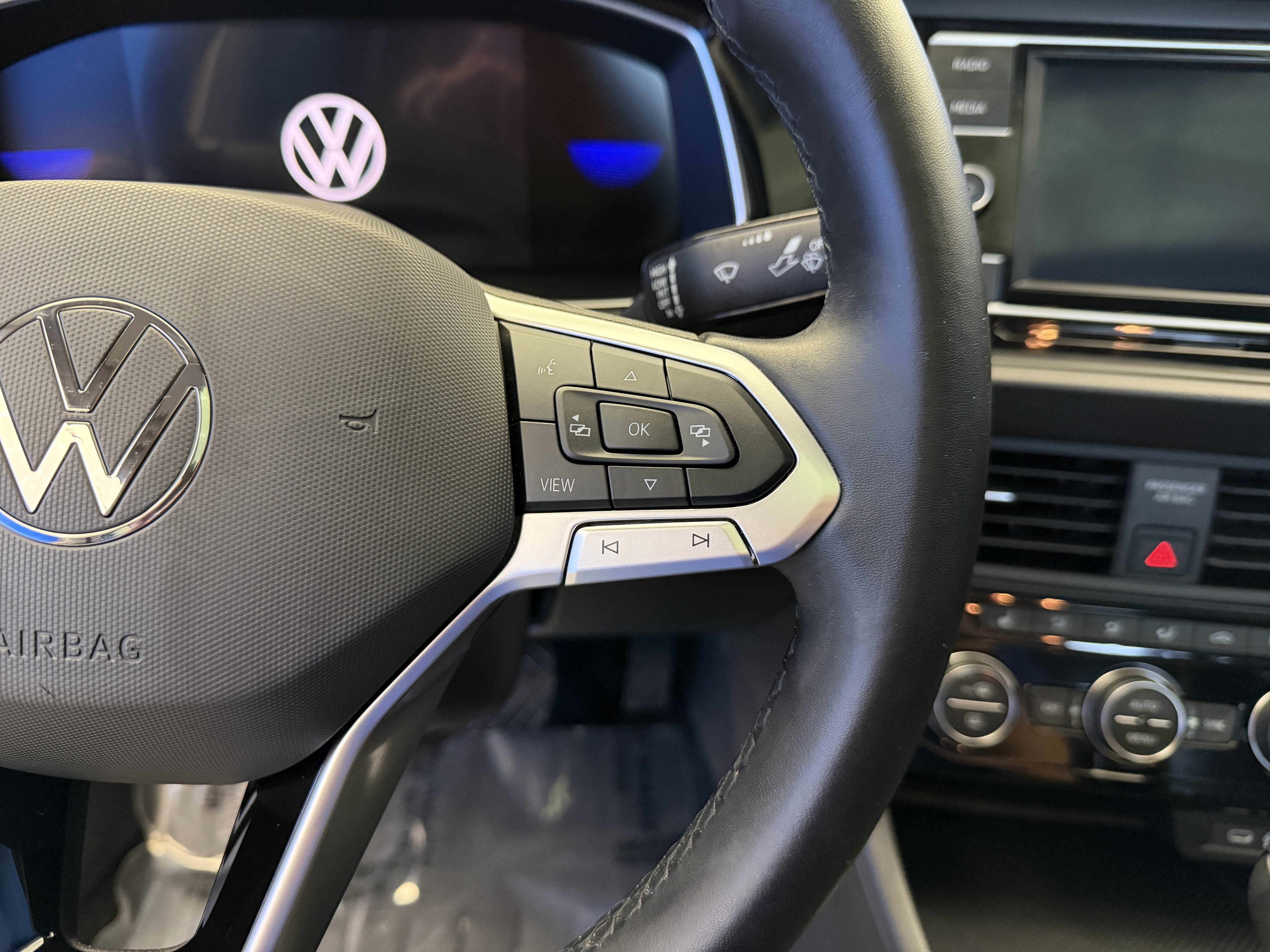 Used 2024 Volkswagen Jetta SE w/ Panoramic Sunroof Package FWD image 16