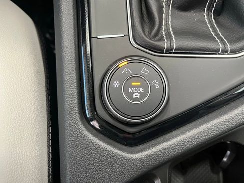 New 2025 Volkswagen Taos SE image 14