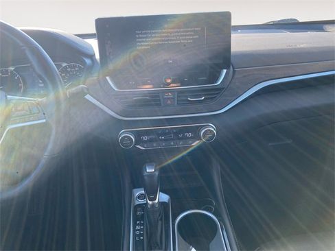 Used 2024 Nissan Altima 2.5 SL image 11