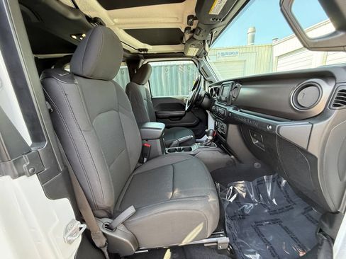 Used 2020 Jeep Wrangler Sport AWD/4WD image 23